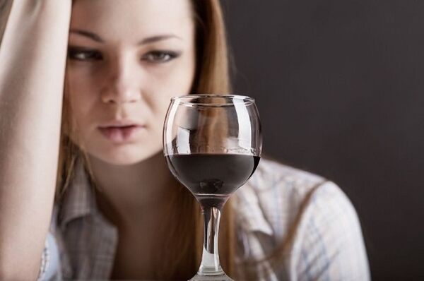 vrouw die wijn drinkt hoe te stoppen met drinken